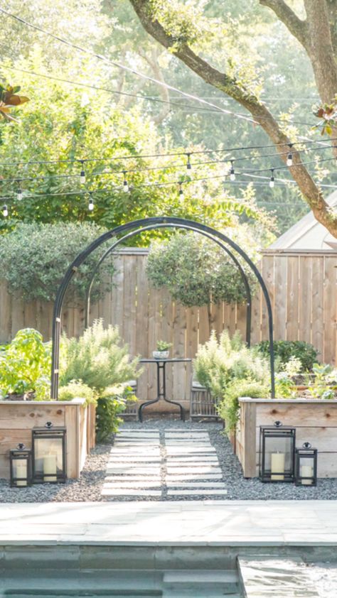 Garden With Seating, Perspective People, Garden Seating Area, T Design, Potager Garden, Backyard Vegetable Gardens, San Martin, Garden Designs, Garden Borders