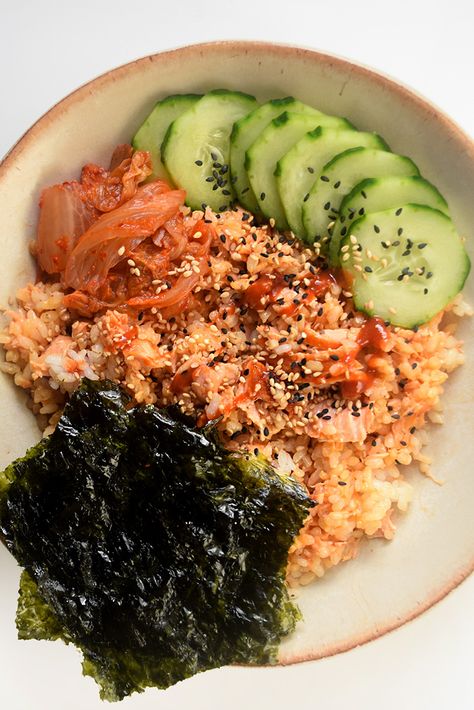 Salmon Sushi Bowl Tik Tok, Salmon Rice Bowl Emily Mariko, Emily Salmon Bowl, Salmon Rice Bowl Aesthetic, Tik Tok Salmon Bowl, Homemade Rice Bowls, Salmon And Kimchi, Salmon Kimchi Bowl, Viral Salmon Rice Bowl