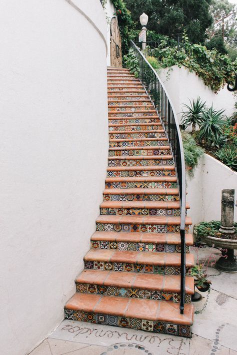 Mediterranean Stairs, Outside Stairs Design, Preppy Teen Bedroom, Christmas Decor Front Porch, Bathroom Christmas Decor, Spanish Style Tile, Tiled Staircase, Rustic Staircase, Outside Stairs