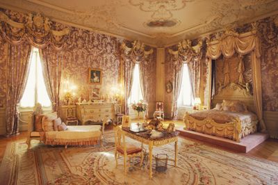 versailles. Victorian Rooms, Rococo Baroque, Princess Bedrooms, Fancy Bedroom, Marble House, Baroque Decor, Victorian Bedroom, Princess Bedroom, Victorian Mansions