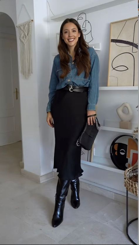 Black Skirt Denim Shirt, Black Shirt Dress With Boots, Business Casual Chic Outfits For Women, Winter Black Maxi Skirt Outfit, Boots With Pants Outfit, Fall Outfits Black Skirt, Black Jean Skirt Outfit Winter, Feminine Autumn Outfits, Outfit For Ballet Show