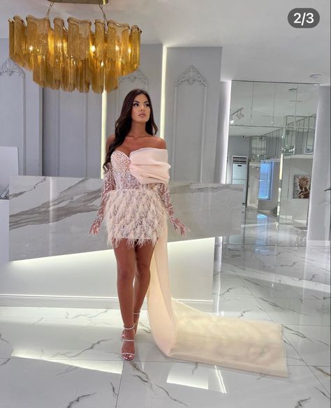 Dress For 18th Birthday, Birthday Dress Inspo, Fancy Robes, Dress With Feathers, Diy Lace Ribbon Flowers, Wedding Dresses Videos, Dinner Dress Classy, فستان سهرة, Wedding Engagement Photos