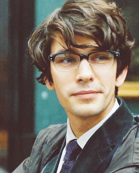 Ben Whishaw as Q in Skyfall. British Actors And Actresses, Man With Glasses, Ben Whishaw, Manly Man, Dane Dehaan, Dan Stevens, 얼굴 그리기, Hello Ladies, Phoebe Tonkin