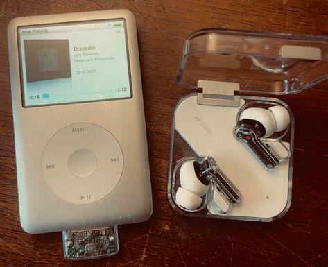 ipo, classic, apple, clear ipod, 5th generation Custom Ipod Classic, Cybertech Aesthetic, Ipod Classic Aesthetic, Ipod Aesthetics, Tech Aesthetic, Edc Bag, I Pod, Ipod Classic, Retro Gadgets