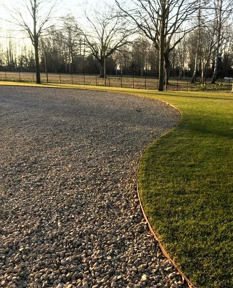 Paved Driveway Edging, Metal Path Edging, Gravel Driveway Edging, Pathway Design, Metal Garden Edging, Steel Garden Edging, Driveway Edging, Driveway Entrance Landscaping, Cobblestone Driveway