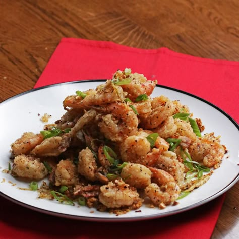 Here's what you need: frozen shrimp, cornstarch, oil, garlic, fresh ginger, red pepper flakes, salt, black pepper, scallions, white rice Pepper Shrimp Recipe, Salt And Pepper Shrimp, Pepper Shrimp, Shrimp And Rice, Shrimp Recipes For Dinner, Shrimp Recipes Easy, Shrimp Dishes, Shrimp Recipe, Seafood Dishes