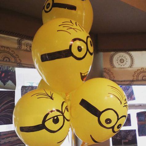 Yellow balloons +sharpies equals awesome minion balloons for my twin  sons'… Minions Birthday Party Decorations, Minion Balloons, Twin Sons, Birthday Twins, Ideas Birthday Party, Diy Minions, Friends Memories, Minions Birthday, Minions Party