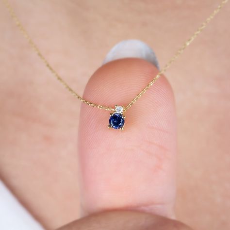 One Stone Pendant, Single Stone Necklace, Saphir Necklace, Necklace Birthstone, Simple Pendant Necklace, Sapphire Pendant Necklace, Gem Stone Necklace, Gold Pendant Designs, Sapphire Necklace Simple