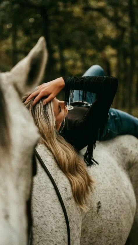 andreavaughnphotography on Instagram: Behind the scenes⚡️ #whatiseevswhatmycamerasees #whatiseevswhatyousee #horsephotoshoot #arkansasphotographer Cute Pictures With Horses, Winter Equestrian Photoshoot, Poses For Horse Pictures, Pasture Picture Ideas, Poses To Do With Your Horse, Horse And Woman Photography, Spooky Horse Photoshoot, Cowgirl Pictures With Horse, Country Senior Pictures With Horses