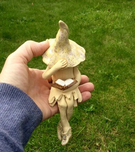 Fairy People, Ceramic Fairy, Fairy Stuff, Garden Figurines, Clay Things, Air Dry Clay Projects, Slab Pottery, Fairy Figurines, Ceramic Ideas