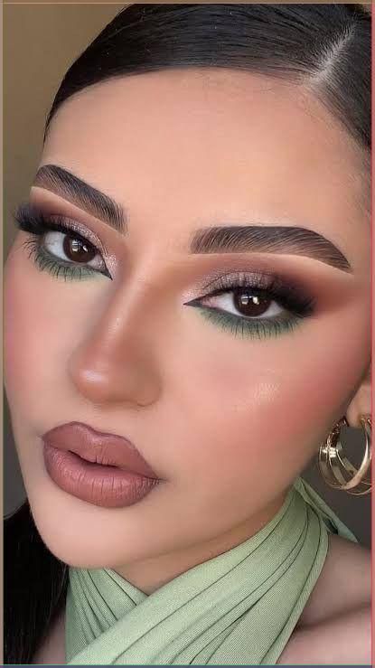 Green Elegant Makeup, Dark Green Wedding Makeup, Makeup For Dress Green, Prom Makeup Looks For Green Eyes, Glam Makeup Looks Green, Sage Dress Makeup Look, Bridesmaid Makeup Sage Green Dress, Sage Green Dress Makeup Ideas, Make Up For Green Dress Wedding