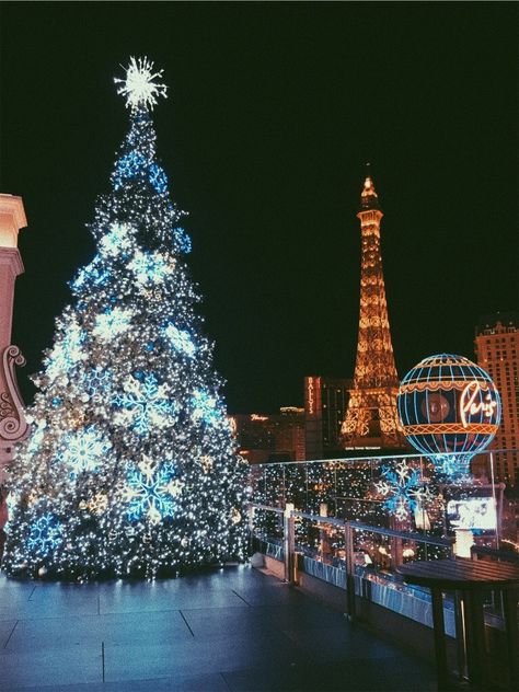 Christmas In Vegas, Las Vegas Christmas, Cosmopolitan Las Vegas, The Cosmopolitan, Christmas Vibes, Cosmopolitan, Eiffel Tower, Las Vegas, Christmas Tree