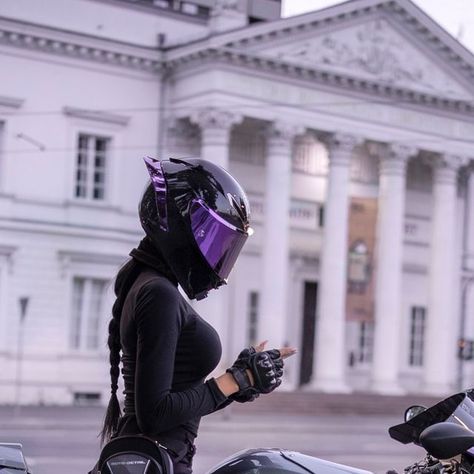 𝘽𝙞𝙠𝙚𝙧𝙜𝙞𝙧𝙡 𝙏𝙟𝙚𝙮 | „You got one life to master it“ 💯  Bike Fairing from: @officialmonsterfairings ( code law.ya for free bolt kit)   Pic made by @noahixiv... | Instagram Girly Motorcycle, Racing Lifestyle, Girls On Bikes, Moto Girl, Motorcycle Couple, Biker Photography, Amagi Brilliant Park, Biker Photoshoot, Motorcycle Aesthetic