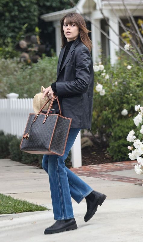 Kaia Gerber Street Style, Kaia Gerber Style, Leather Blazer Women, Models Off Duty Style, December 23, Austin Butler, Kaia Gerber, Models Off Duty, Leather Blazer