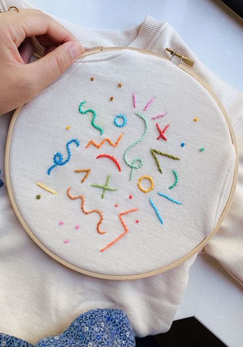 Basic Embroidery Stitches, Pola Sulam, Cute Embroidery, Embroidery Sweatshirt, Simple Embroidery, Sewing Embroidery Designs, 자수 디자인, Hand Embroidery Art, Hand Embroidery Stitches