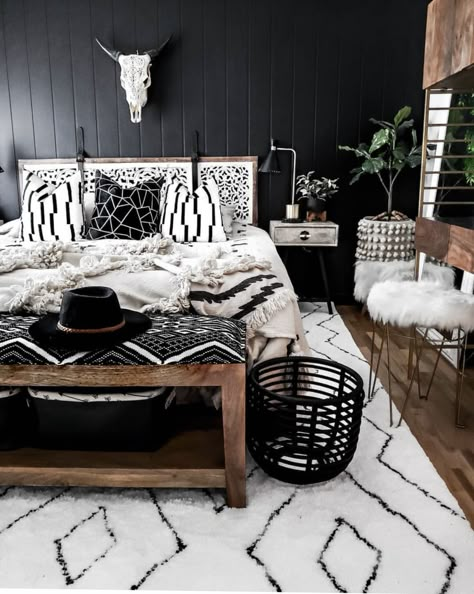 Transport your bedroom to the past with vintage accents and bohemian charm! Seek out timeless treasures and antique finds to add character to your space. Mix Western elements with boho textiles for a unique and soulful ambiance. Let your bedroom be a delightful blend of nostalgia and creativity. 🕰️🌺 #vintageboho #timelesscharm #antiqueaccents #soulfulspace #bohovintage Bedroom Accents, Western Bedroom Decor, Western Rooms, Girl Apartment, Western Bedroom, Bedroom Space, Single Girl, My Bedroom, Western Home Decor