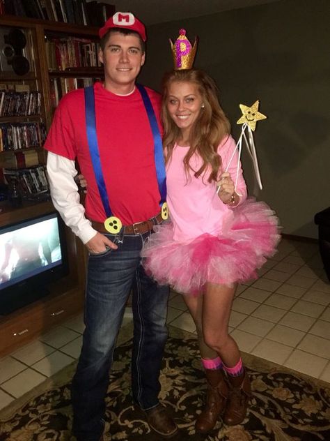 The purrrfect ideas for you and your BOO because we can't name a more iconic duo than you two. Peach Halloween Costume, Halloween Kostüm Joker, Princess Peach Halloween Costume, Princess Peach Halloween, Meme Costume, Halloween Costumes Diy Couples, Peach Costume, Mario And Princess Peach, Costumes Diy