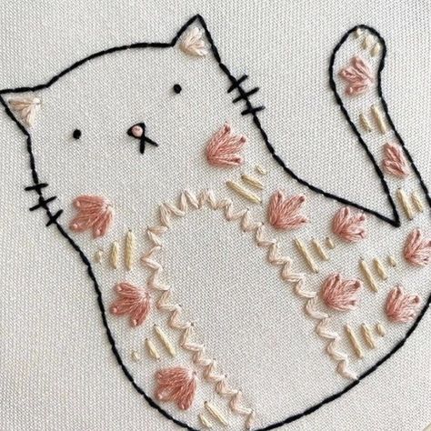 Embroider Cats, Embroidery Cat Easy, Cat Sewing Projects, Animal Embroidery Simple, Embroidery Cat Patterns, Embroidery Animals Easy, Cat Embroidery Simple, Embrodiary Design, Embroidery Inspiration Simple