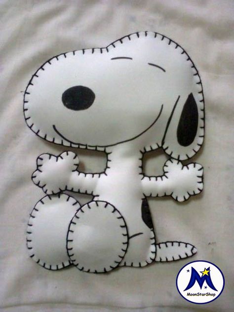 Snoopy Template, Felt Snoopy, Snoopy Drawing, Felt Ornaments Patterns, Felt Crafts Patterns, Felt Crafts Diy, Felt Dogs, Felt Patterns, Felt Christmas Ornaments