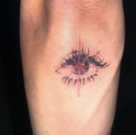 Edgy Wrist Tattoos, Mid Size Back Tattoos, Cute Eye Tattoo, Small Black And Red Tattoo, Grunge Style Tattoos, God Complex Tattoo, Vx1000 Tattoo, Fashion Tattoo Design, Spider Behind The Ear Tattoo