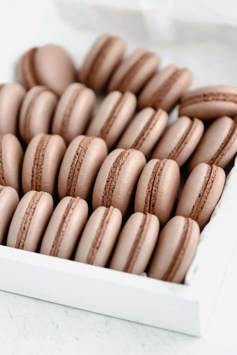 Macarons Recipe Easy, Macarons Chocolate, Macaron Recipes, French Meringue, Chocolate Macarons, Dutch Cocoa, Shells Recipe, Chocolate Macaron, Meringue Recipe