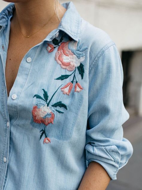 Embroidered Chambray Shirt // Casual Summer Style // Neutral Sandals Jeans Shirt Embroidery, Embroidery On Denim Shirt, Denim Shirt Embroidery, Embroidered Chambray Shirt, Pola Blus, Styled Snapshots, Neutral Sandals, Embroidered Denim Shirt, Embroidered Shirts