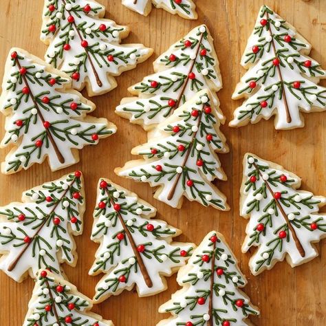 Shortbread Christmas, Rosemary Shortbread, Cookie Platter, Baked Cookies, Tree Cookies, Christmas Tree Cookies, Xmas Cookies, Christmas Sugar Cookies, Christmas Cookies Decorated