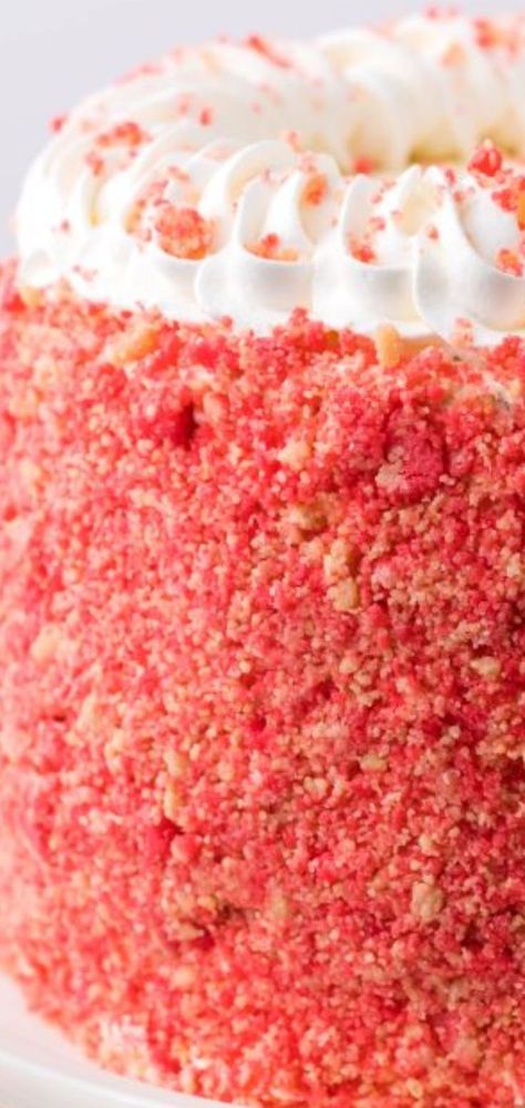 Strawberry Crunch Cake Filling, Strawberry Crunch Shortcake Cake, Crunch Cake Strawberry, Box Cake Strawberry Shortcake, Strawberry Crunch Bar Cake, Vanilla Crunch Cake, Strawberry Crunch Cakes, Homemade Strawberry Crunch Cake, Strawberry Crunch Cake Easy