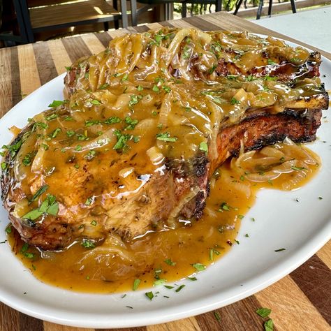 Pork Chops in Beer Gravy Beer Gravy, Dinner Places, Grilled Pork Chops, Onion Gravy, Pork Chop, Grilled Pork, Beef Broth, Dinner Recipe, Pork Chops