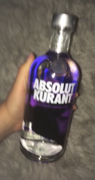 @ʟɪʟɢʟᴏɢɪʀʟ Pretty Alcoholic Drinks, Alcohol Party, Alcohol Aesthetic, Absolut Vodka, Alcohol Bottles, Getting Drunk, Vodka Bottle, Sake, Liquor