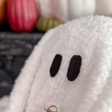 Jessica Cole on Instagram: "DIY “Gus the ghost” dupe! Here’s a super easy and cheap way to get Gus in your home (without the $85 price tag!) All supplies linked in my LTK https://liketk.it/4ifzC All you need is: Stuffed animal (I used my daughters squishmellow) White plush blanket (comment LINKS to be sent the amazon link to your DM) Black felt with back adhesive Plush pumpkin (I got from dollar tree) 2 safety pins to attach the pumpkin You can also choose to make Gus without the pumpki Amazon Link, Safety Pins, Instagram Diy, My Daughters, Black Felt, The Ghost, The Amazon, Plush Blanket, Safety Pin