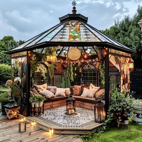 Conservatory Aesthetic, Greenhouse Interior Ideas, Round Greenhouse, Green House Aesthetic, Boho Greenhouse, Greenhouse Interior, Boho Outdoor Space, Green House Design, Cottagecore Home