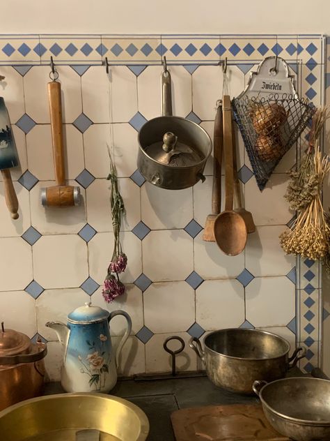 1920s kitchen latvia Aesthetic Kitchen Minimalist, Aesthetic Kitchen Inspiration, Vintage French Kitchen Country Style, Vintage Italian Kitchen Aesthetic, 1920s Kitchen Vintage, 1920 Kitchen Design, 20s Kitchen, Whimsigoth Kitchen, Italian Kitchen Aesthetic