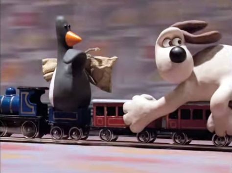 Wallace And Gromit Penguin, Wallace And Gromit Characters, Feathers Mcgraw, Clay Animation, Wallace And Gromit, Animation Stop Motion, Shaun The Sheep, Unusual Art, Art Appreciation