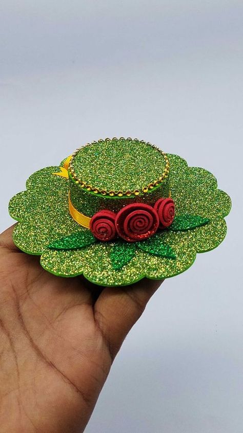 Minature Hats Handmade, Wedding Giveaways Ideas, Straw Hat Crafts, Giveaways Ideas, Tiny Hats, Easter Basket Crafts, Foam Sheet Crafts, Hat Template, Hat Diy