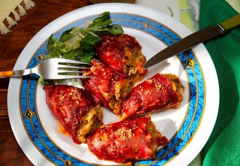 Easy Spanish Stuffed Piquillo Peppers: A Recipe for Culinary Bliss - Wine Dharma Spanish Stuffed Chicken, Piquillo Peppers Recipes, Chicken Stuffed Pablo Peppers, Spanish Peppers, Stuffed Piquillo Peppers, Orange Muffin Recipe, Spanish Tapas Recipes, Piquillo Peppers, Tapas Recipes