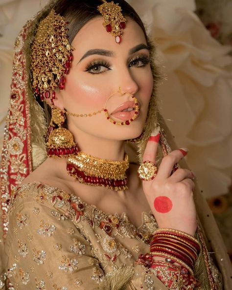 Bridal Jewellery Ideas, Walima Bride, Bridal Nath, Eid Makeup, Trendy Things, Asian Wedding Dress Pakistani, Bridal Jewelry Sets Brides, Pakistani Bridal Makeup, Bridal Makeup Images