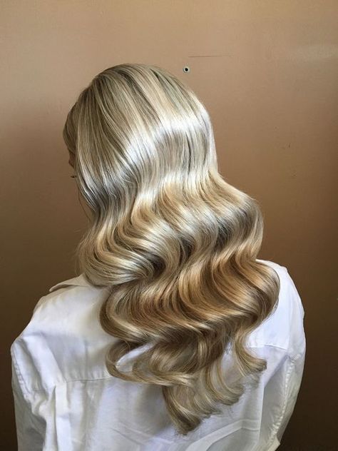 10 Elegant Ways To Style Wavy Hair for Your Wedding Hairstyle Bridesmaid, Gatsby Hair, Finger Waves, Spring Hair Color, Wedding Hair Inspiration, Hair Collection, Bridal Hair And Makeup, Wedding Hair And Makeup, Hair Waves