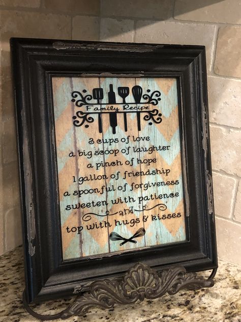 Fun kitchen quote. DIY with rustic picture frame, vinyl cut with cricut and scrapbook paper background. Picture Frame Cricut Ideas, Picture Frame Sayings, Personalized Picture Frames Cricut, Showdow Box Idea Cricut, Wedding Picture Frame Sayings, Woodburned Picture Frames, Frame Scrapbook, Cricut Hacks, Rustic Picture Frames