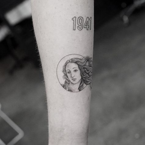 5,864 Likes, 18 Comments - Mr.K / Sanghyuk Ko (@mr.k_tats) on Instagram: “her Venus #mrktattoo #bangbangnyc” Venus Tattoo, Tattoo Henna, Birth Of Venus, 4 Tattoo, Inspiration Tattoos, Sternum Tattoo, Skin Art, Piercing Tattoo, Mini Tattoos