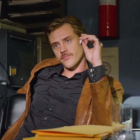 Boyd Holbrook - Steve Murphy Steve Murphy, Boyd Holbrook, Lana Del Rey Vinyl, Man Crush Everyday, Ben Barnes, Blonde Guys, Pedro Pascal, Dream Guy, Poses For Men