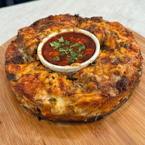 Pepperoni Pizza Pull Apart Bread - Recipe Champions Springform Pan Recipes, Josh Elkin, Pull Apart Pizza Bread, Pull Apart Pizza, Celebration Food, Bread Pull Apart Recipes, Enchilada Ingredients, Peach Pie Filling, Oaxaca Cheese