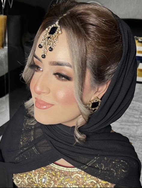 Black Dress Makeup Look Pakistani, Pakistani Bridal Eye Makeup, Desi Wedding Guest Makeup, Soft Bridal Makeup Pakistani, Party Makeup Looks Pakistani, Pakistani Makeup Looks, Pakistani Makeup, Bollywood Makeup, Eye Makeup Images