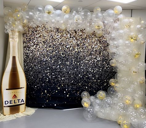 Champagne Bottle Backdrop Champagne Event Decor, Champagne Balloon Decor, Champagne Backdrop, Baloon Garland, Fancy Birthday Party, Decades Party, Champagne Balloons, Curtain Divider, James Bond Party