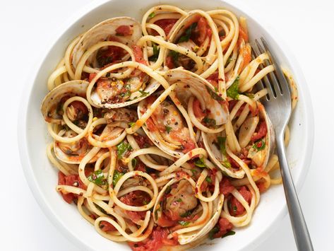 Linguine with Red Clam Sauce Recipe : Food Network Kitchen : Food Network - FoodNetwork.com Red Clam Sauce Recipe, Pasta Recipes For Dinner, Red Clam Sauce, Pasta Puttanesca Recipe, Clam Sauce Recipe, Clam Pasta, Steamed Clams, Pasta Puttanesca, Clam Sauce