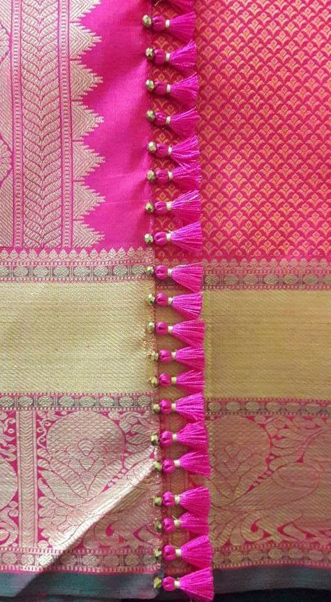 Sadi Resa Design, Sari Latkan, Saree Knots, Saree Kuch, Exclusive Saree Blouse Designs, Saree Kuchulu, Saree Kuchu New Designs, Peacock Embroidery Designs, Tassels Designs