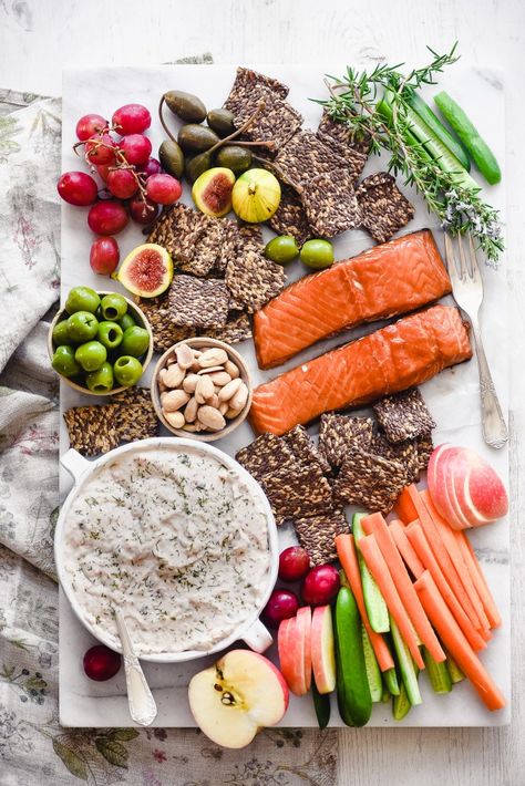 Smoked Salmon Grazing Board | Nourish Deliciously Charcuterie Board Smoked Salmon, Salmon Charcuterie Board Ideas, Smoked Salmon Appetizer Platter, Smoked Salmon Charcuterie Board, Seafood Charcuterie Board Ideas, Salmon Charcuterie Board, Smoked Salmon Board, Salmon Board, Christmas Picnic