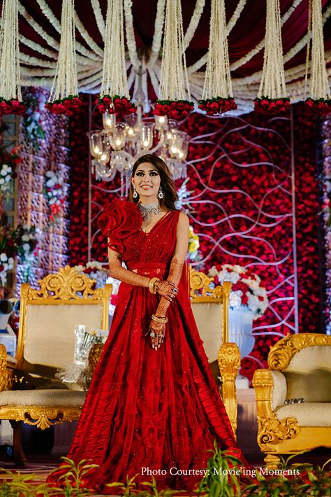 Indian Reception Dress, Reception Dress Ideas, Wedding Reception Dresses, Party Dress Ideas, Brides Party, Red Wedding Gowns, Bride Reception Dresses, Marriage Function, Reception Gowns