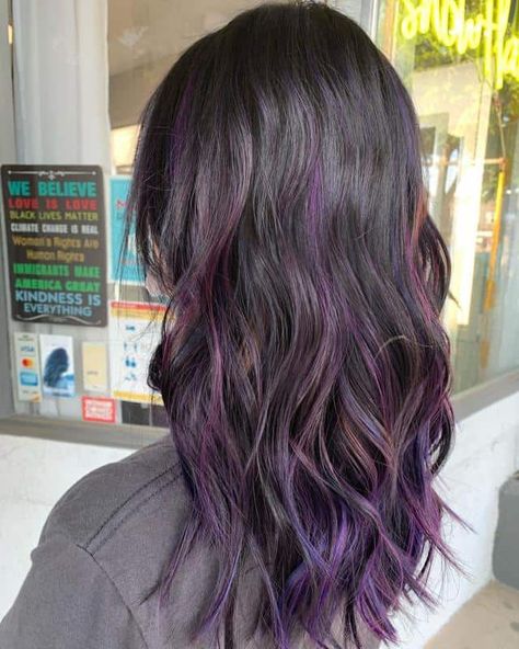 Long Purple Highlights On Black Hair 1 Purple And Black Hair, Purple Brown Hair, Purple Hair Highlights, Dark Purple Hair, Hair Color Underneath, Peekaboo Hair, Hair Color Streaks, Purple Highlights, Black Hair With Highlights