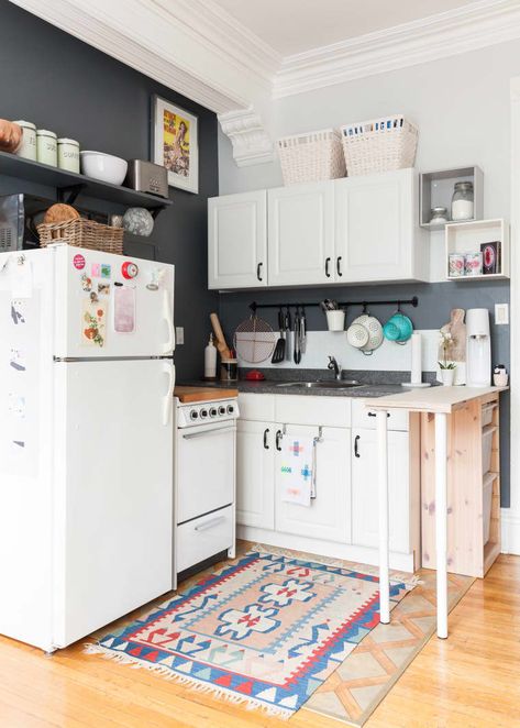 Rental-Friendly Ways to Max Out Small Kitchen Counter Space | Apartment Therapy Small Kitchen Solutions, Small Kitchen Counter, Small Kitchen Design Apartment, Small Apartment Kitchen Decor, Model Dapur, Small Apartment Kitchen, Kitchen Design Color, Kabinet Dapur, Kitchen Decor Apartment